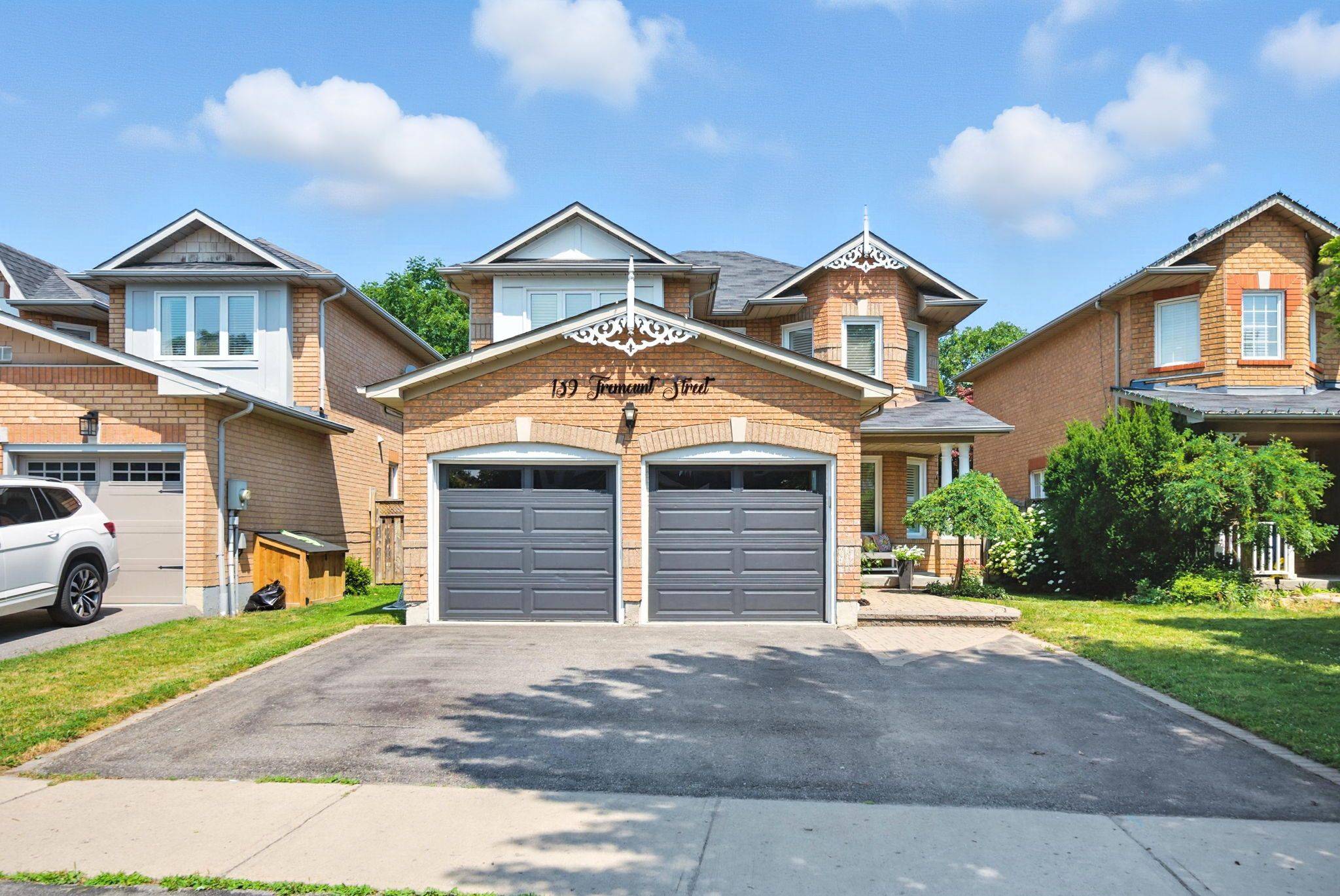 Whitby, ON L1M 1E9,139 Tremount ST