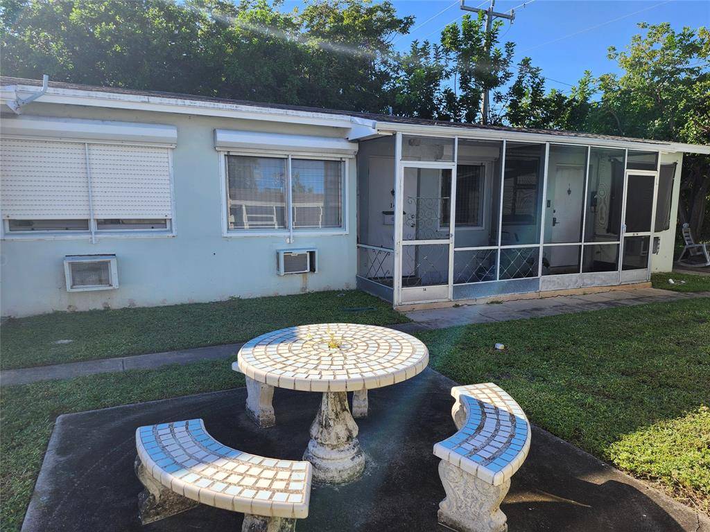 Hollywood, FL 33020,2213 LINCOLN ST #14