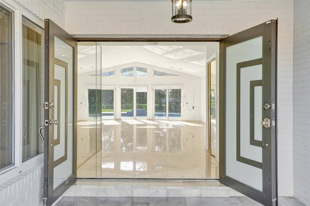 Tamarac, FL 33319,5903 Breadfruit Cir