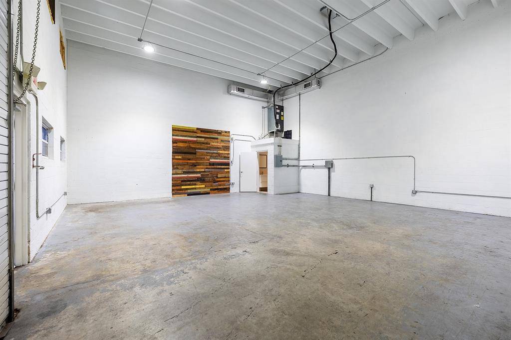 Miami, FL 33166,8285 NW 64th St ##5