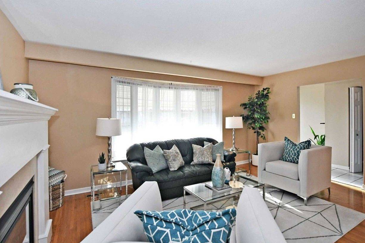 Aurora, ON L4G 3C4,13 Bigwin DR