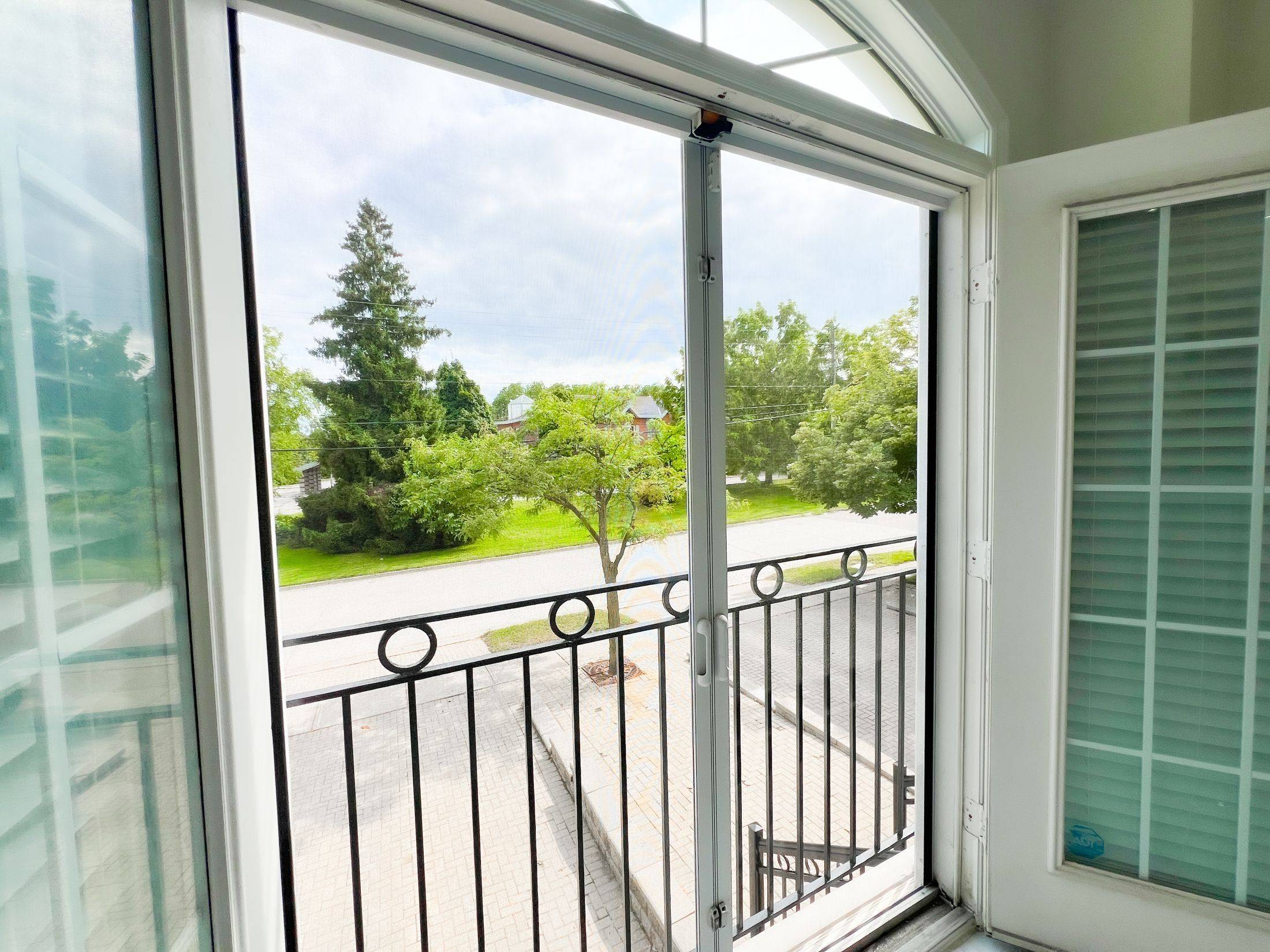 Richmond Hill, ON L4C 4E5,33 Benson AVE