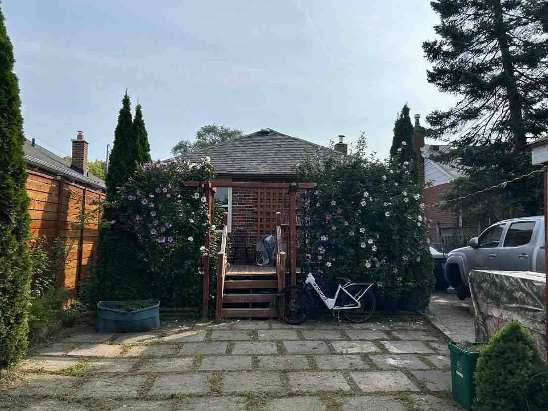 Toronto W06, ON M8V 3J8,54 Sixteenth ST