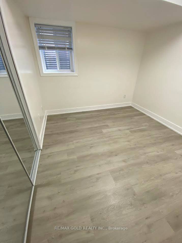 Brampton, ON L6R 1N3,68 Sprucelands AVE