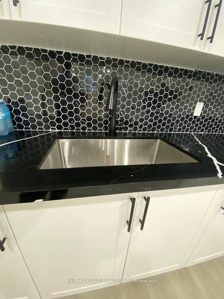 Brampton, ON L6R 1N3,68 Sprucelands AVE