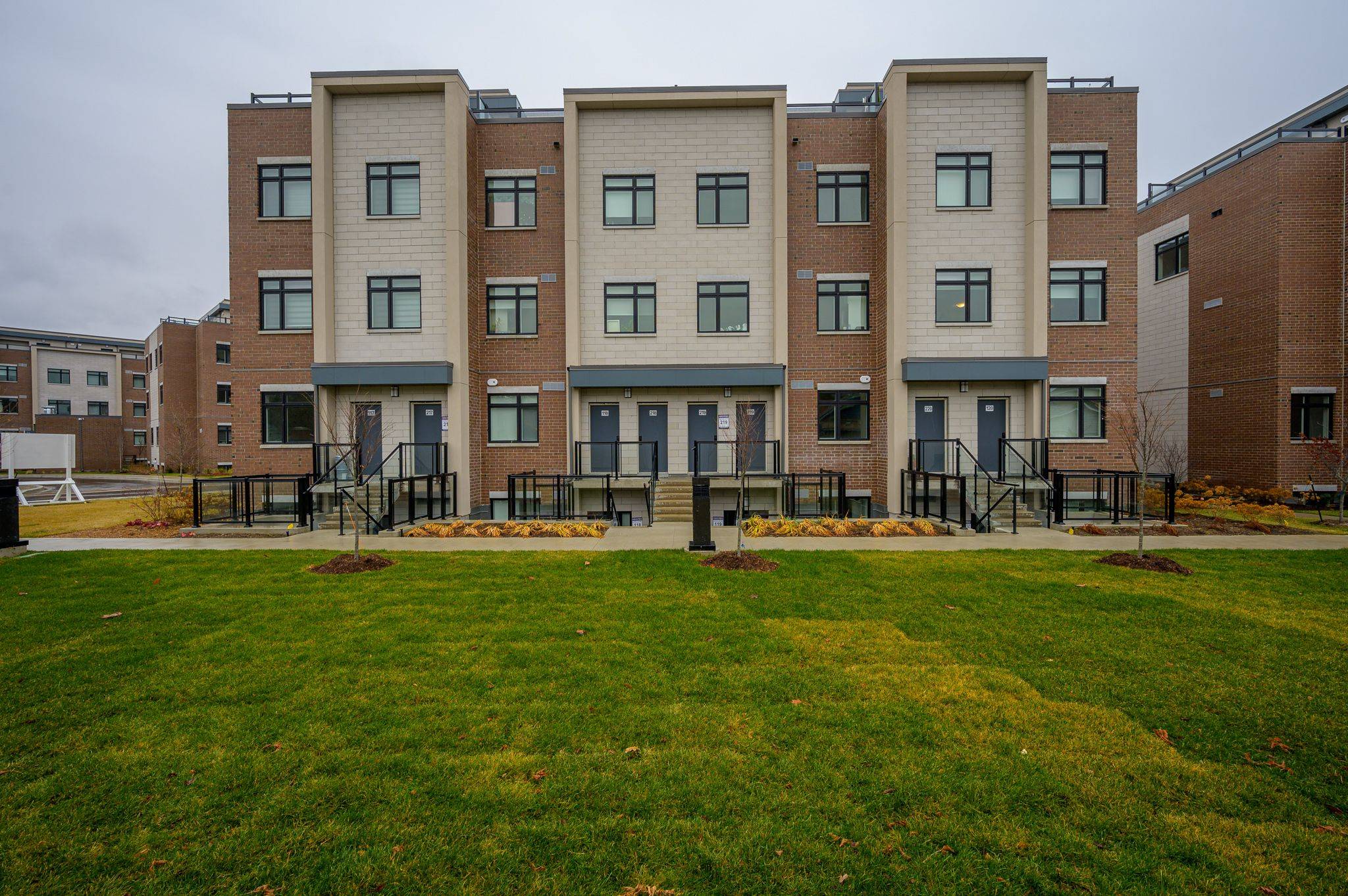 Mississauga, ON L5G 4B1,1070 DOUGLAS MCCURDY COMM N/A #119