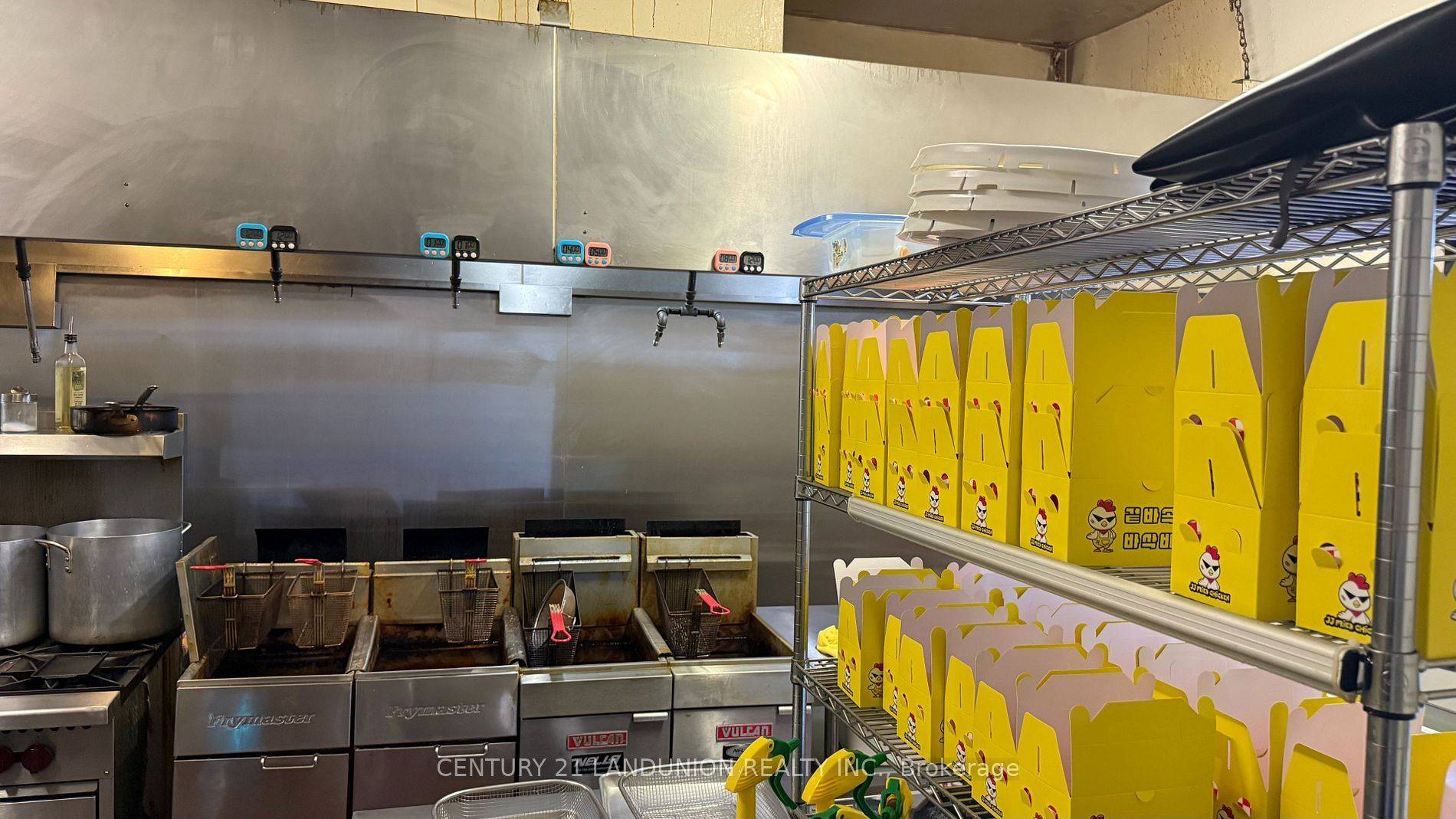 Toronto W03, ON M6M 1T2,2539 Eglinton AVE W