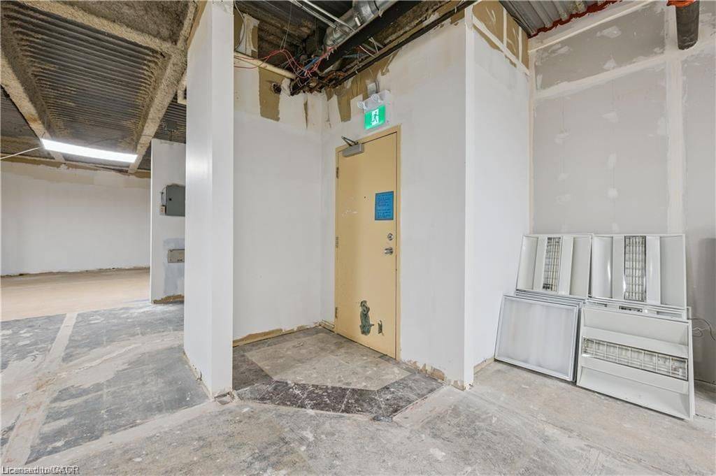 Kitchener, ON N2M 5N4,751 Victoria ST S #B103