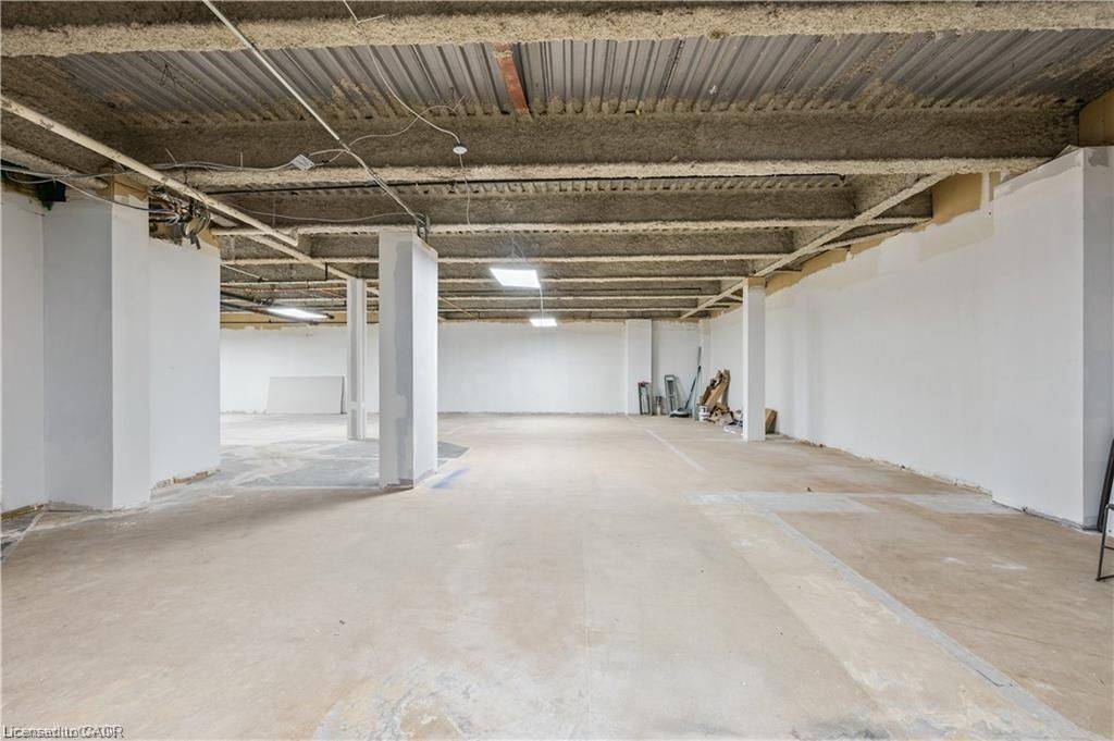 Kitchener, ON N2M 5N4,751 Victoria ST S #B103