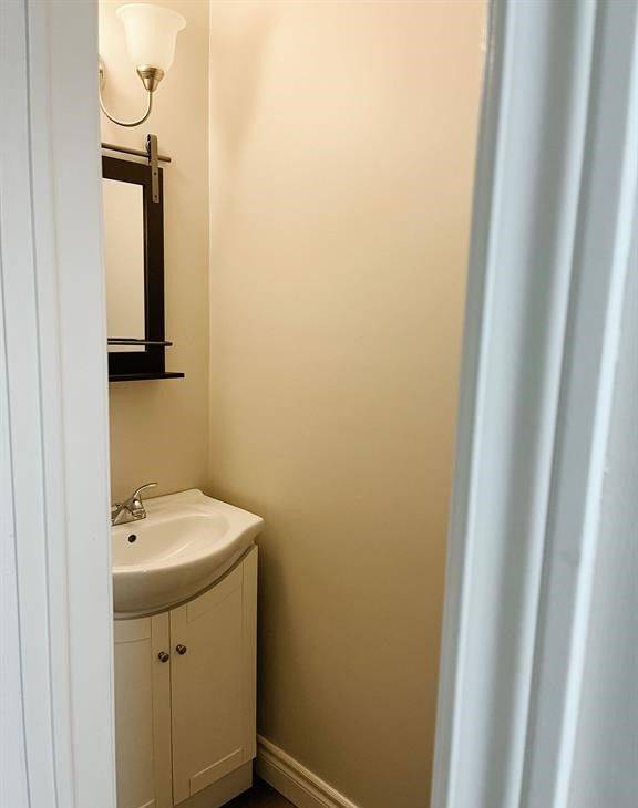 London North, ON N6G 4H1,99 Walmer GDNS