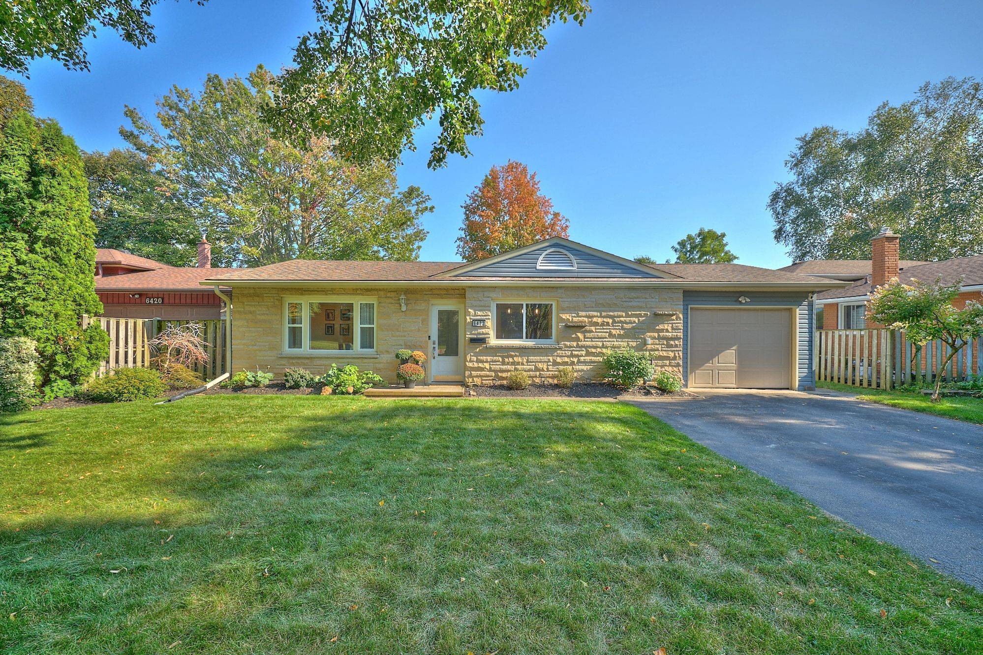 Niagara Falls, ON L2E 5H5,6432 CAROLYN AVE