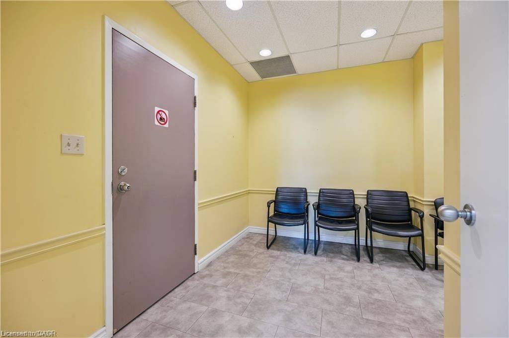 Kitchener, ON N2M 5N4,751 Victoria ST S #202