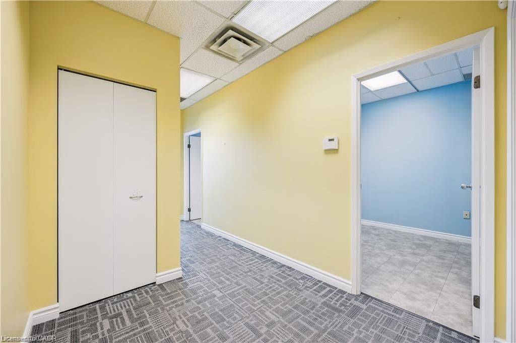 Kitchener, ON N2M 5N4,751 Victoria ST S #202