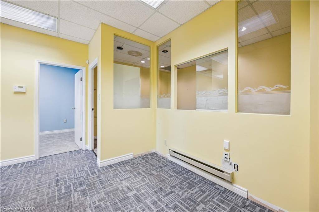 Kitchener, ON N2M 5N4,751 Victoria ST S #202