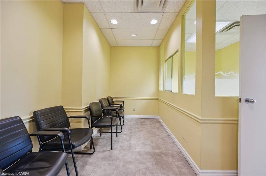 Kitchener, ON N2M 5N4,751 Victoria ST S #202