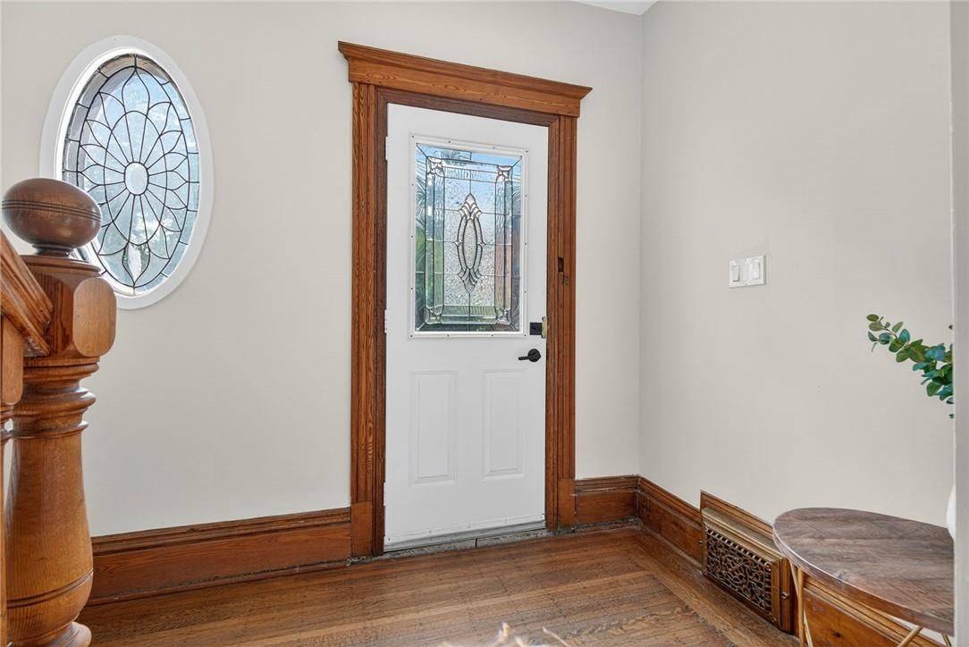 Hamilton, ON L8P 3V7,84 Ray ST S