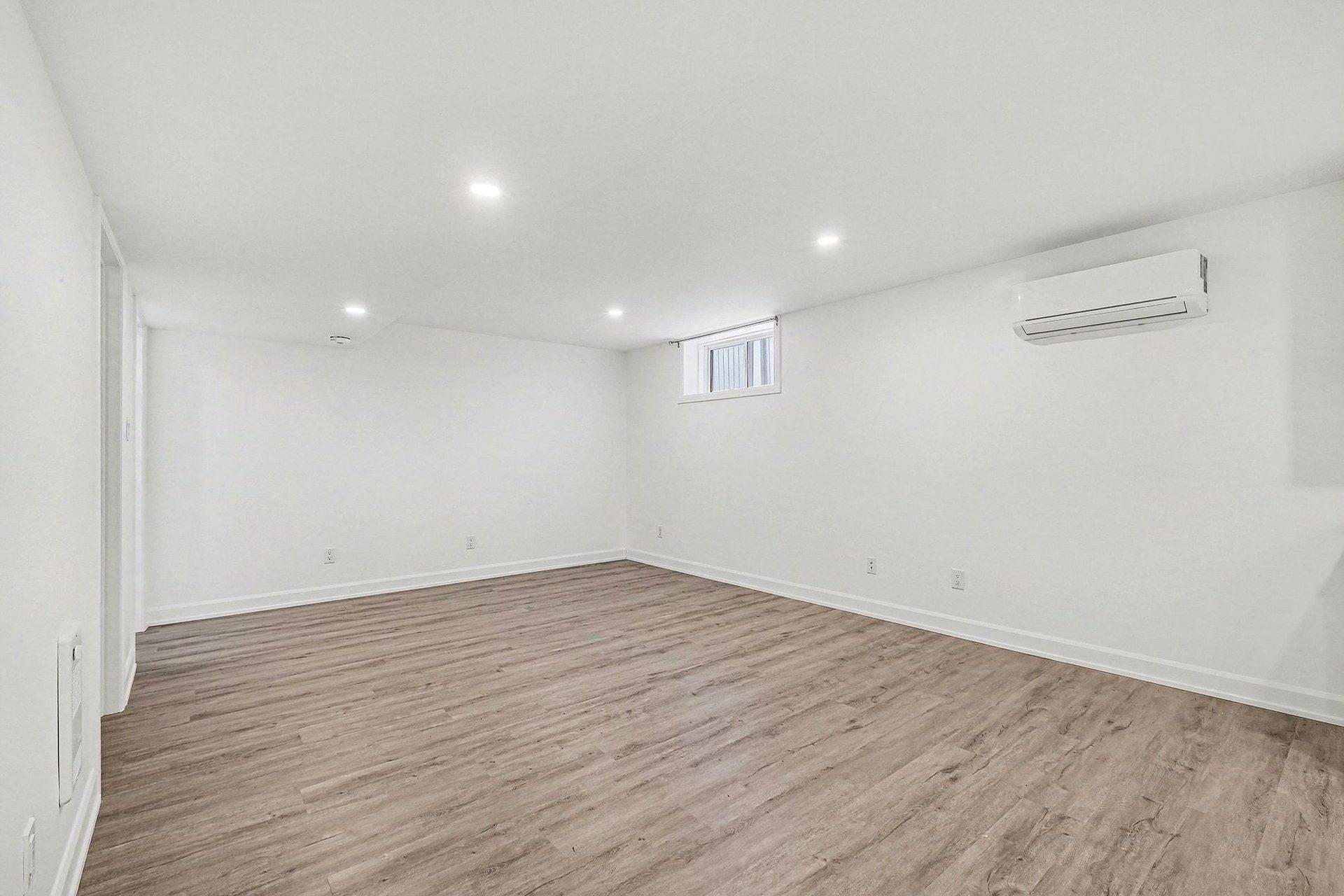 Russell, ON K0A 1W0,220 Capri AVE