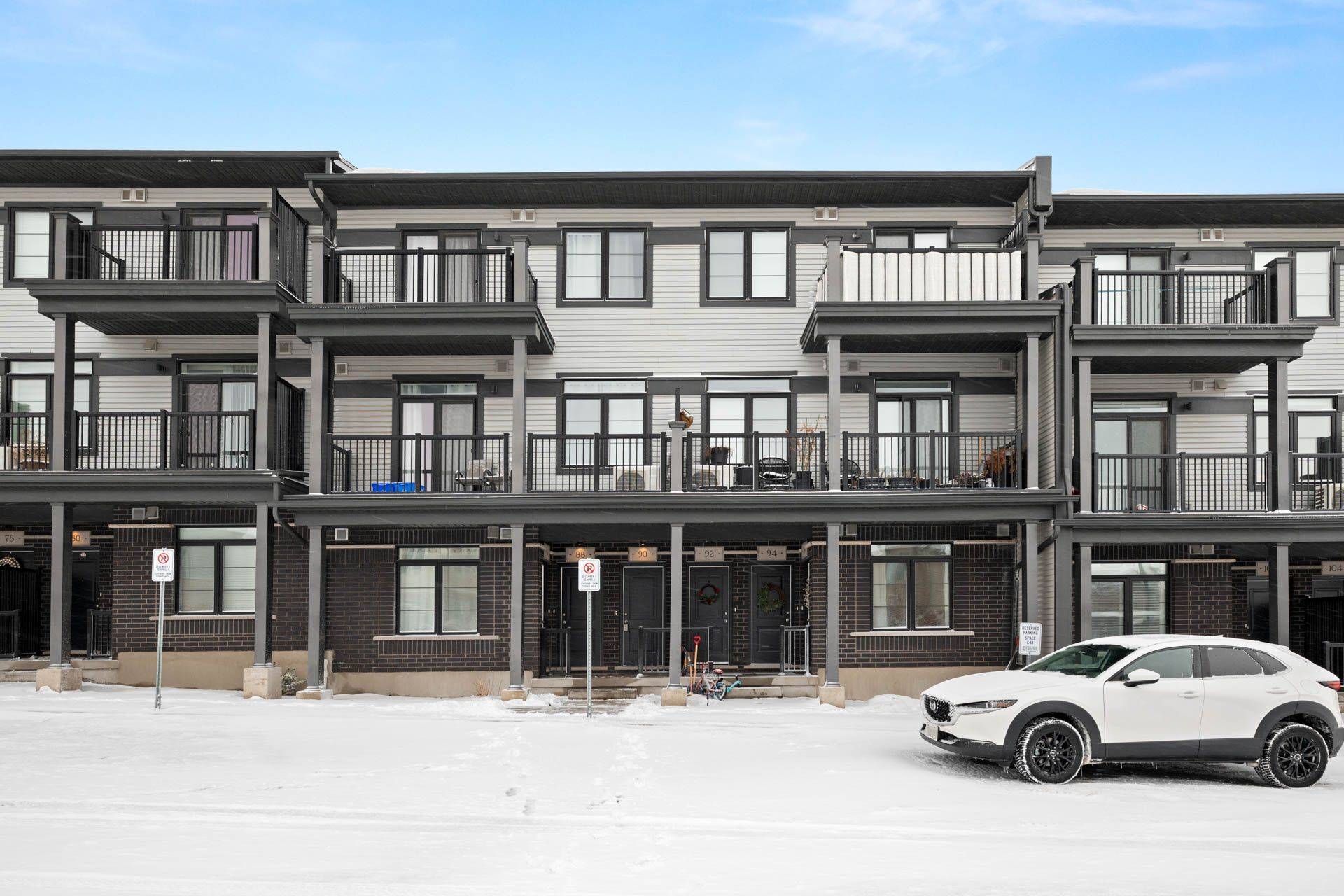 Kitchener, ON N2R 0R6,90 Wheat LN