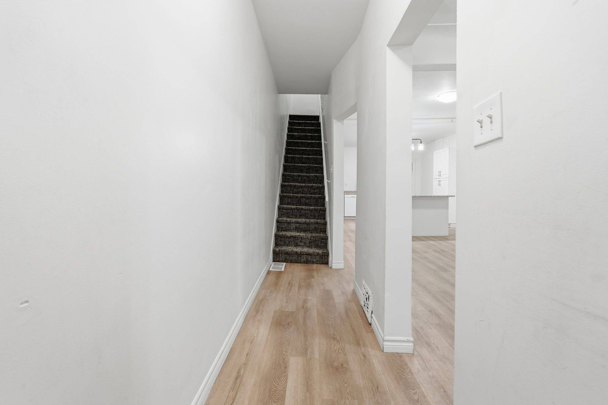 Hamilton, ON L8L 4G3,39 Burlington ST E