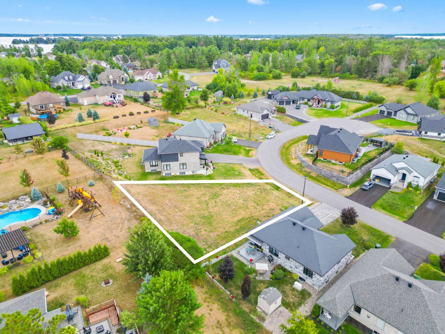 South Stormont, ON K0C 1P0,7 Matthew Kieran CRES