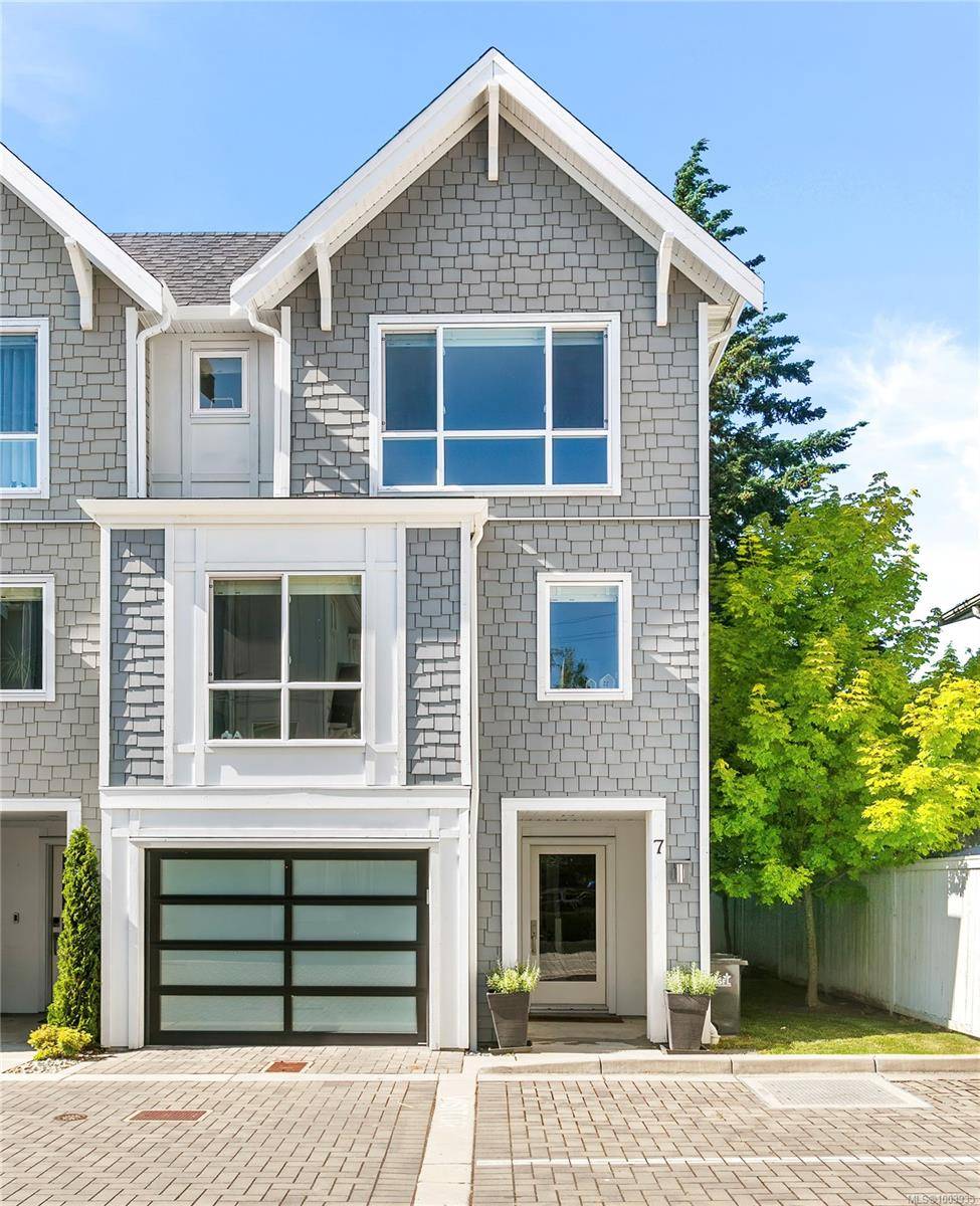 Saanich, BC V8X 2T9,1032 Cloverdale Ave #7