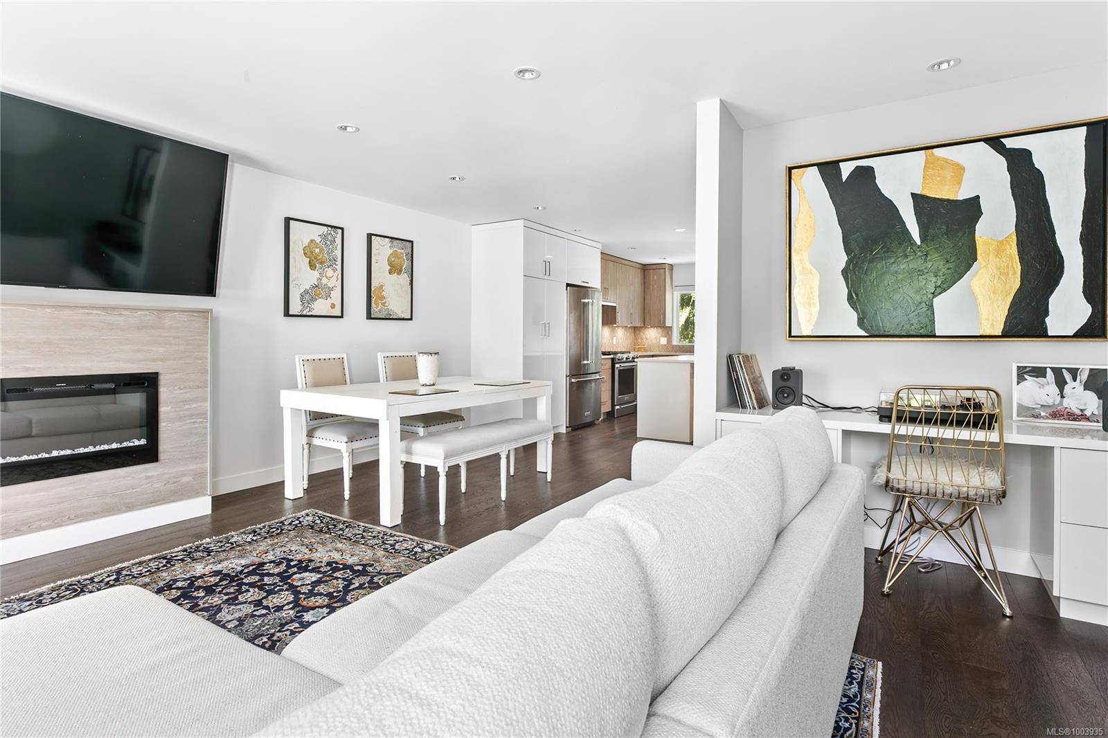 Saanich, BC V8X 2T9,1032 Cloverdale Ave #7