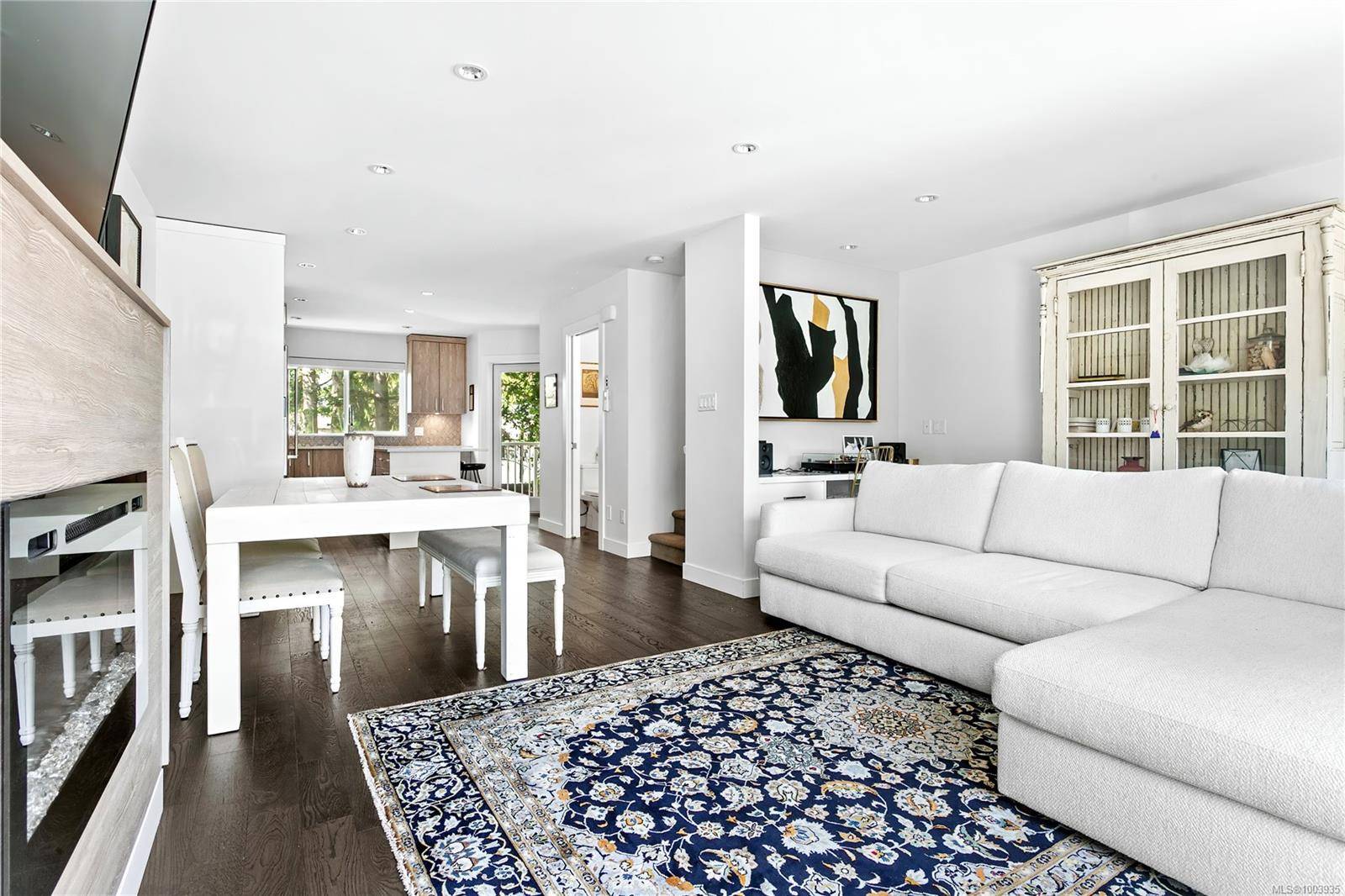 Saanich, BC V8X 2T9,1032 Cloverdale Ave #7