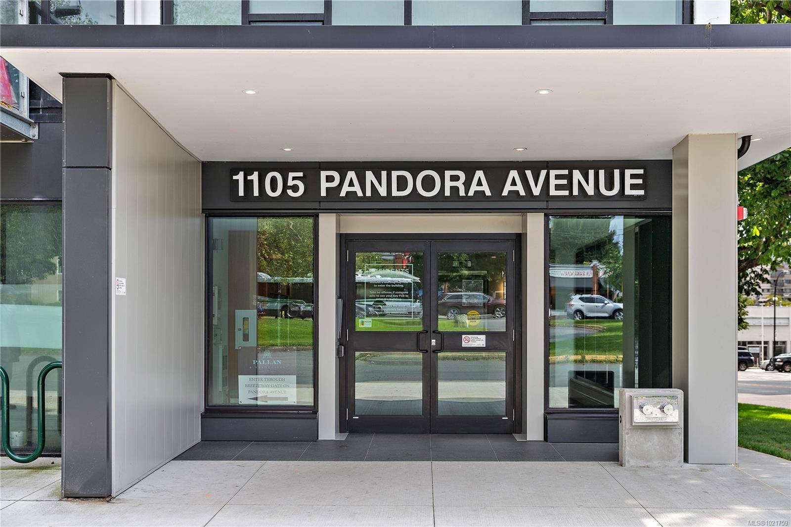 Victoria, BC V8V 3P9,1105 Pandora Ave #N405