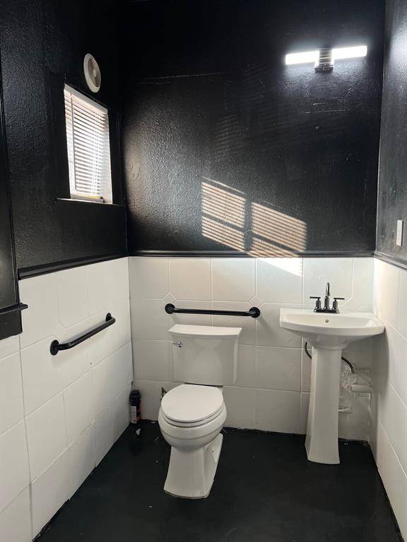 Fort Worth, TX 76164,1539 N Main Street