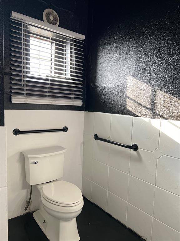 Fort Worth, TX 76164,1541 N Main Street