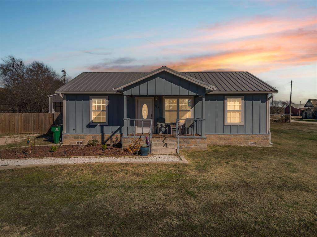 Mart, TX 76664,119 S Falls Street