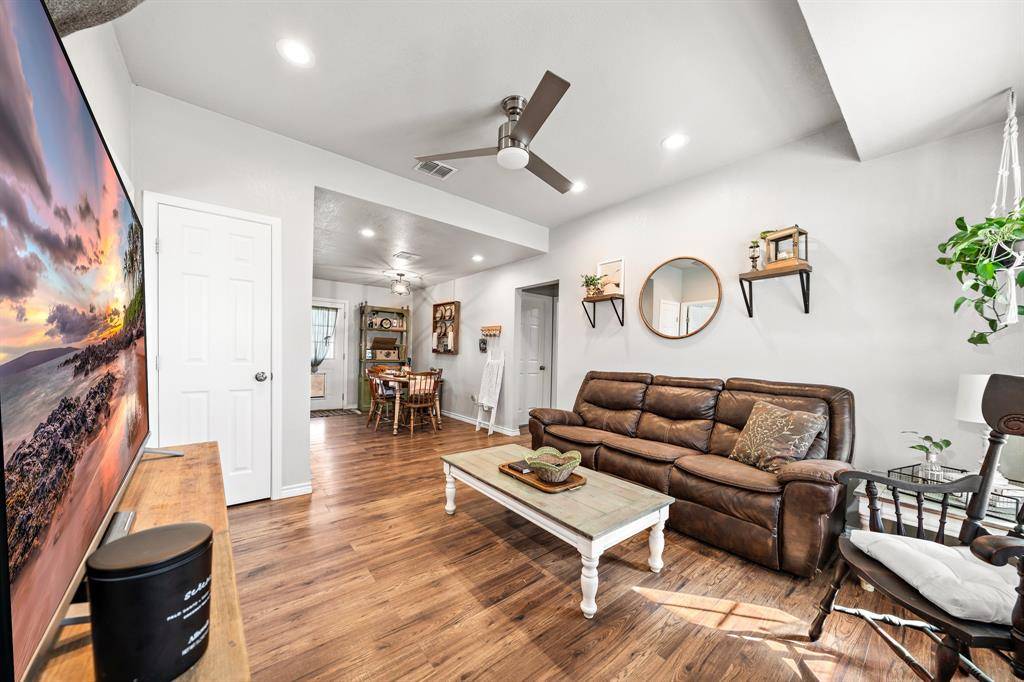 Mart, TX 76664,119 S Falls Street