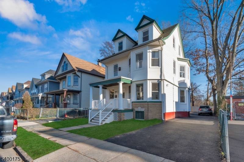 East Orange City, NJ 07017,80 N 22Nd St