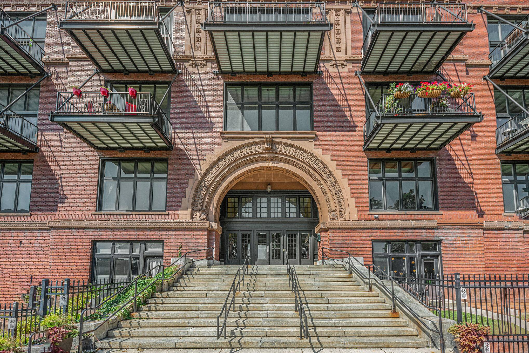 Grand Rapids, MI 49504,600 Broadway AVE NW #117