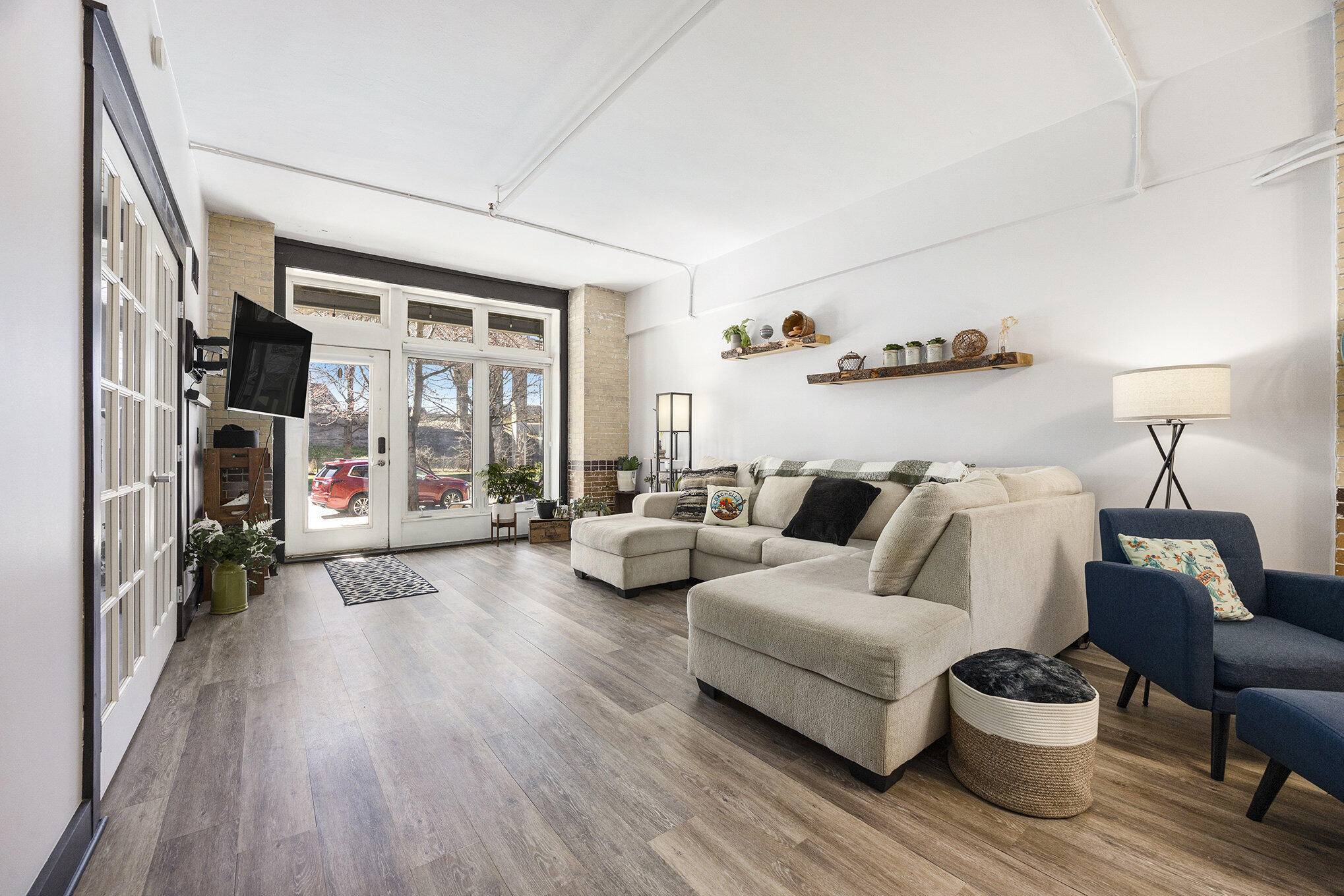 Grand Rapids, MI 49504,600 Broadway AVE NW #117