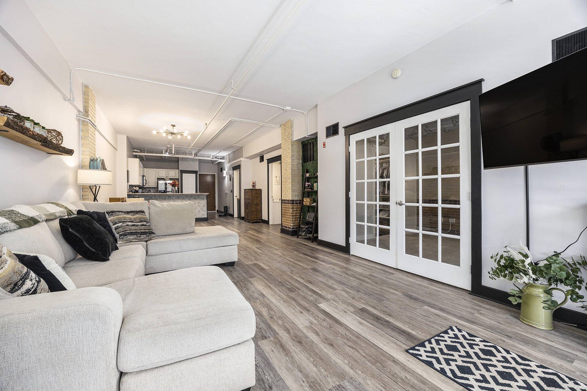 Grand Rapids, MI 49504,600 Broadway AVE NW #117