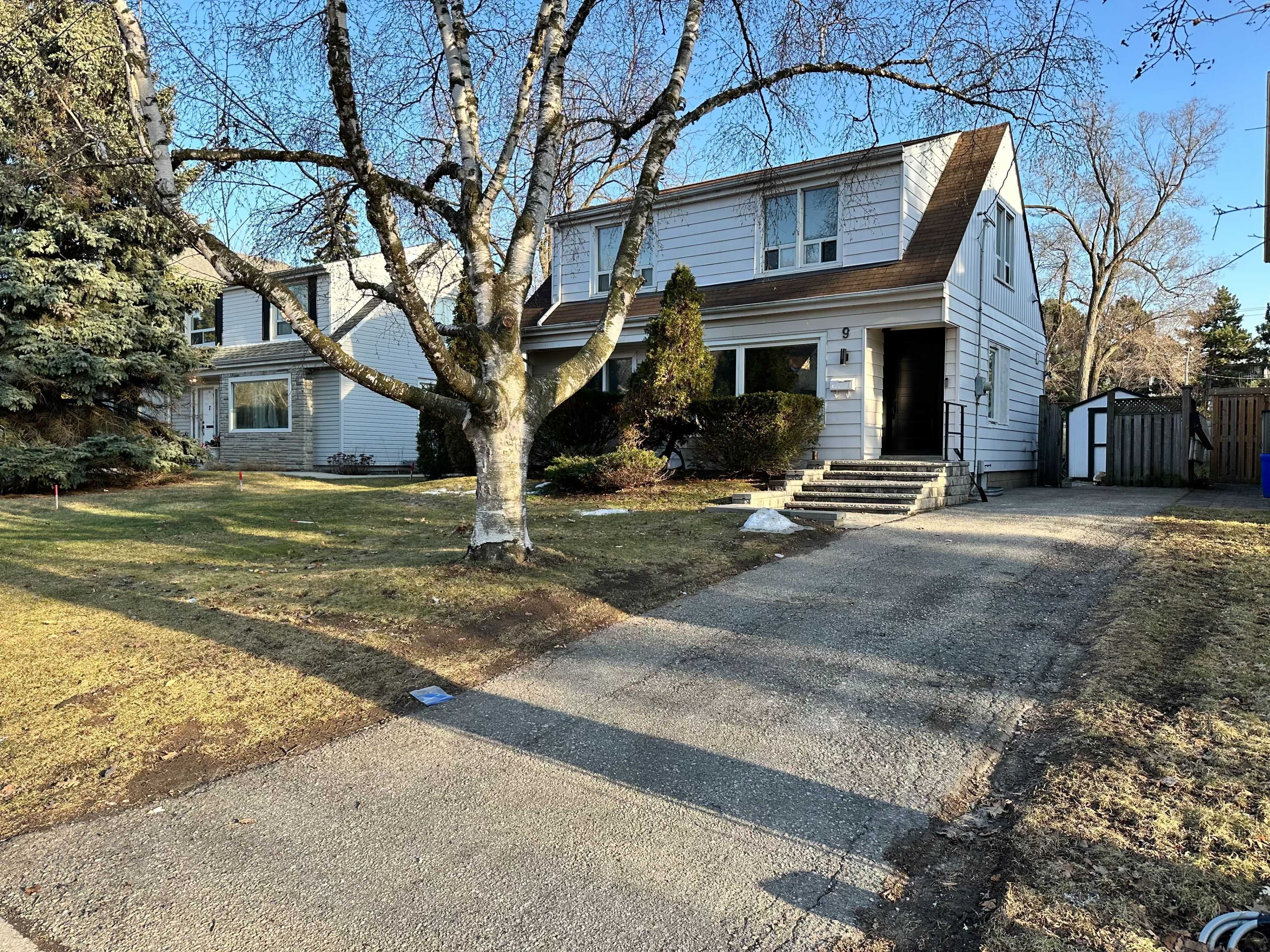 Toronto C07, ON M2N 1R1,9 Roycrest AVE #Room