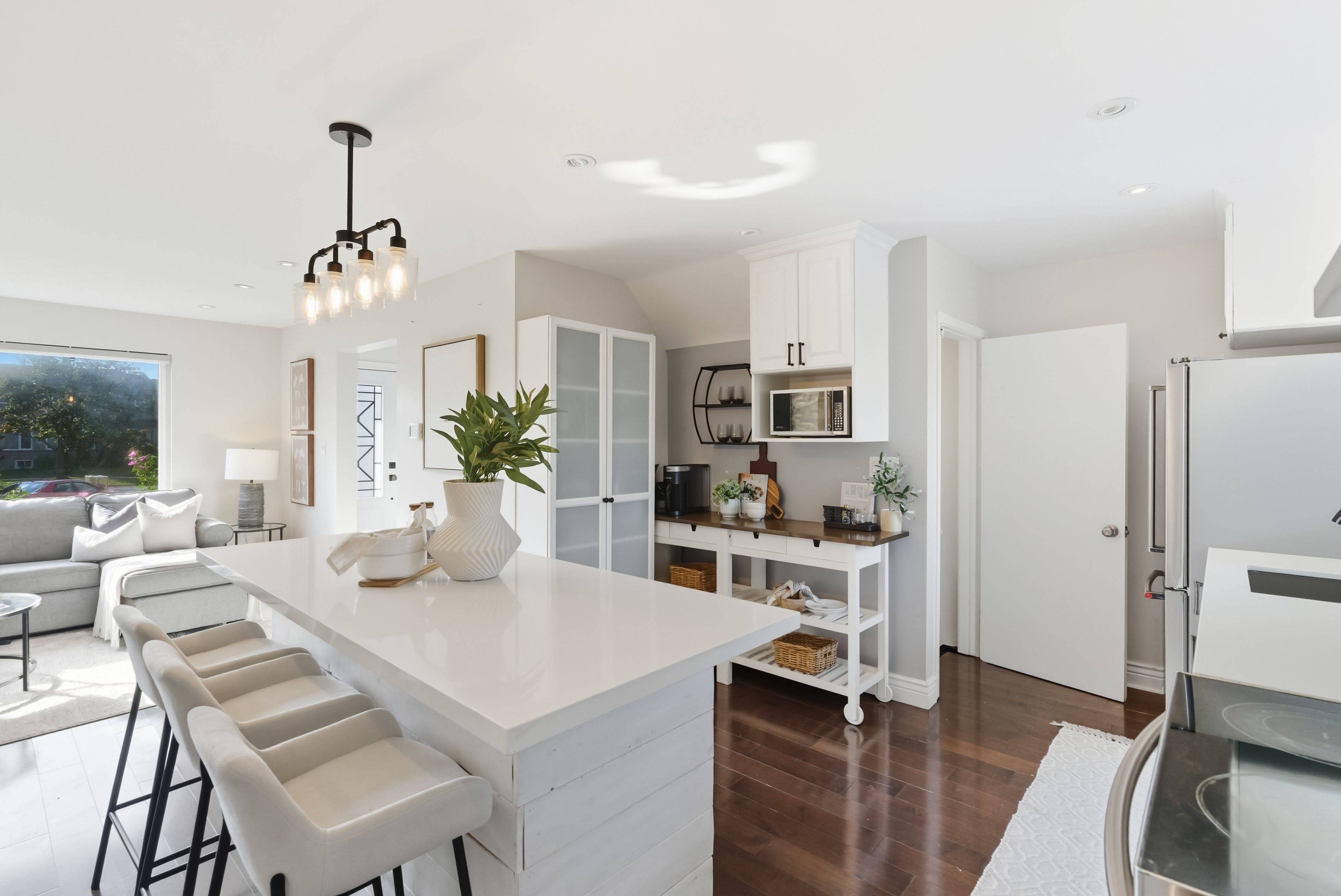 Toronto E10, ON M1E 2C1,22 Athenia CT