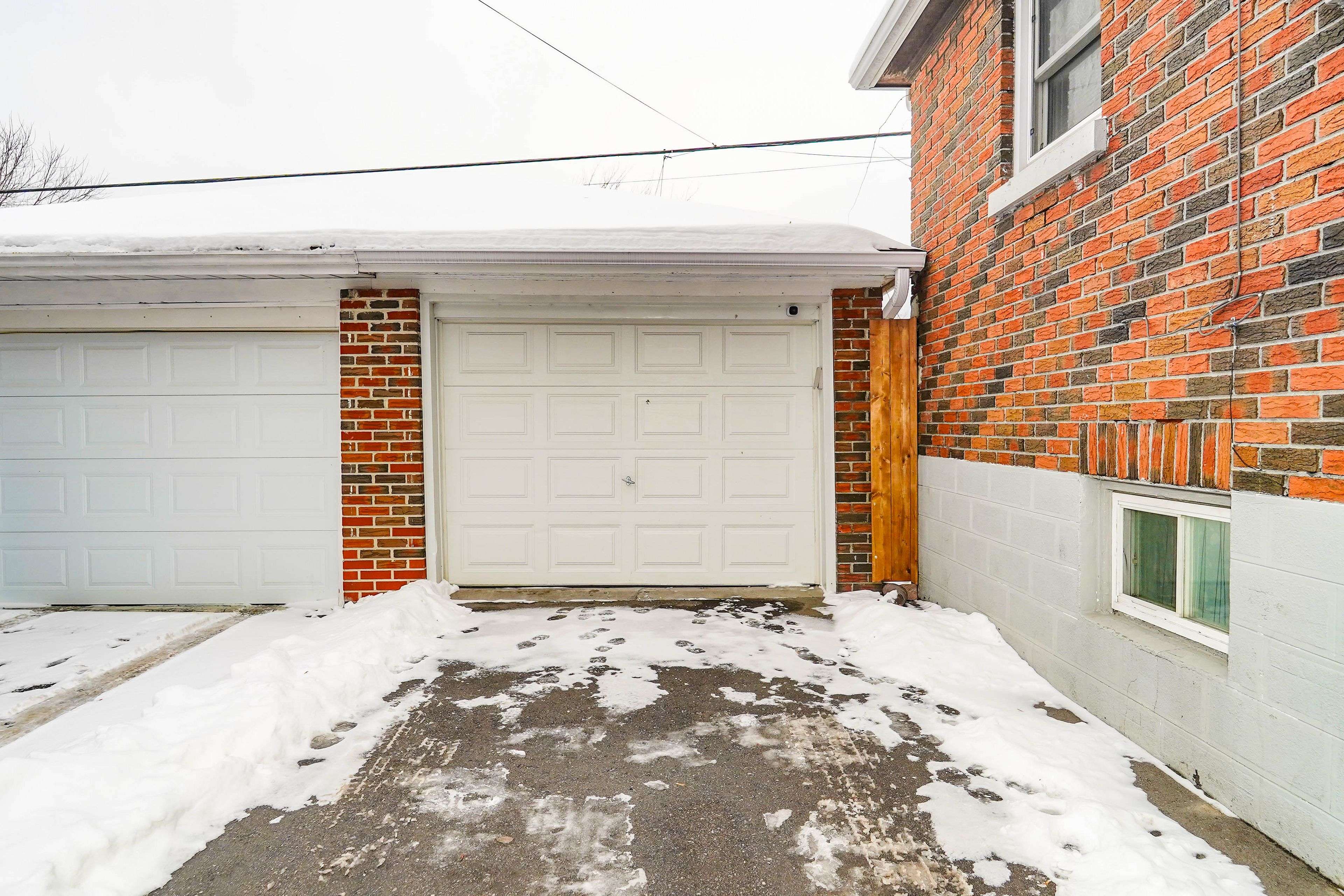 Oshawa, ON L1H 2M5,137 Banting AVE