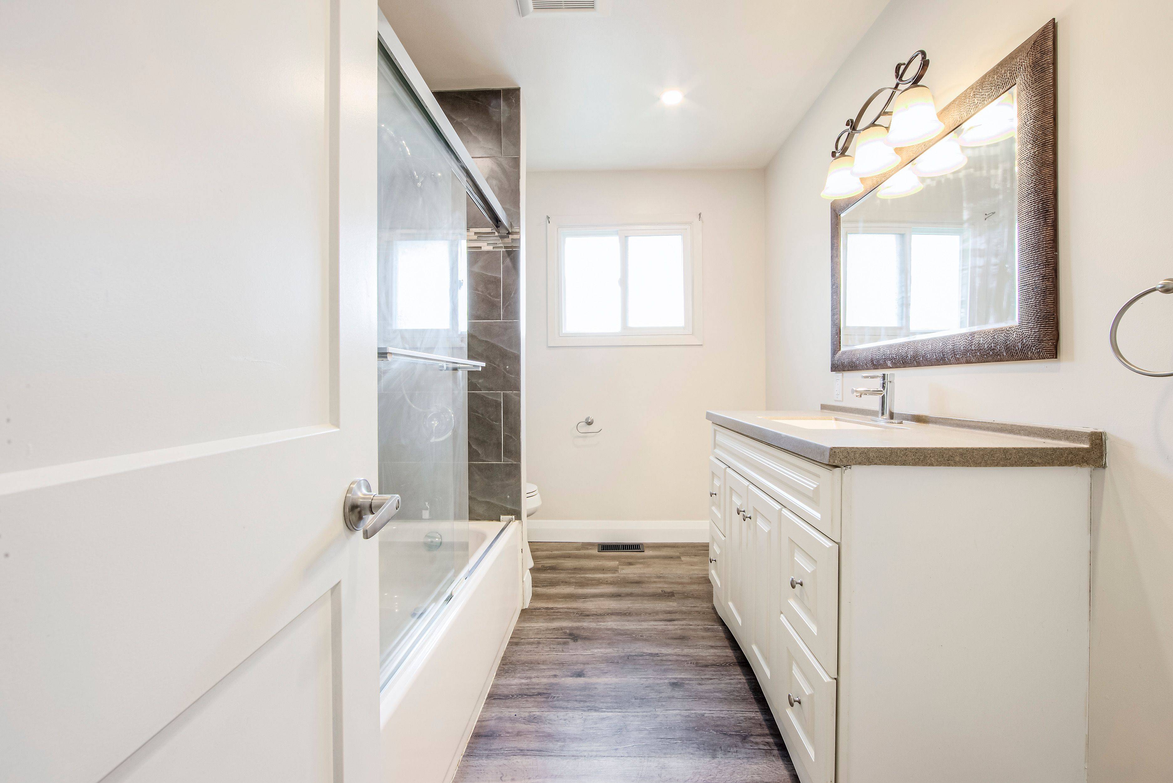 Oshawa, ON L1J 1Z7,614 Gibb ST