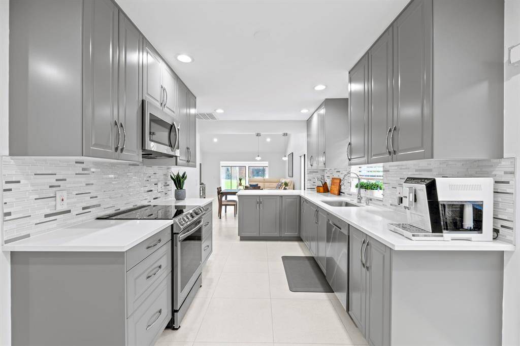 Boca Raton, FL 33433,8020 Eastlake Drive # 11a