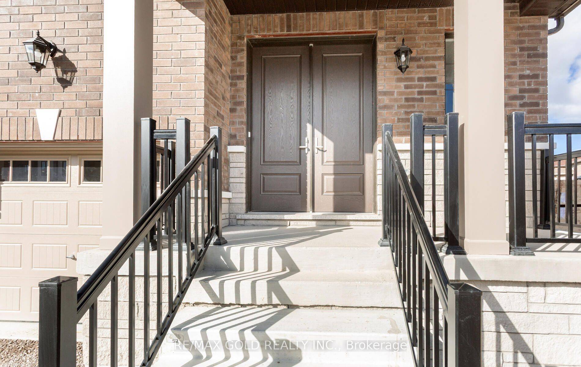 Brampton, ON L6P 4R7,8 Boswell DR