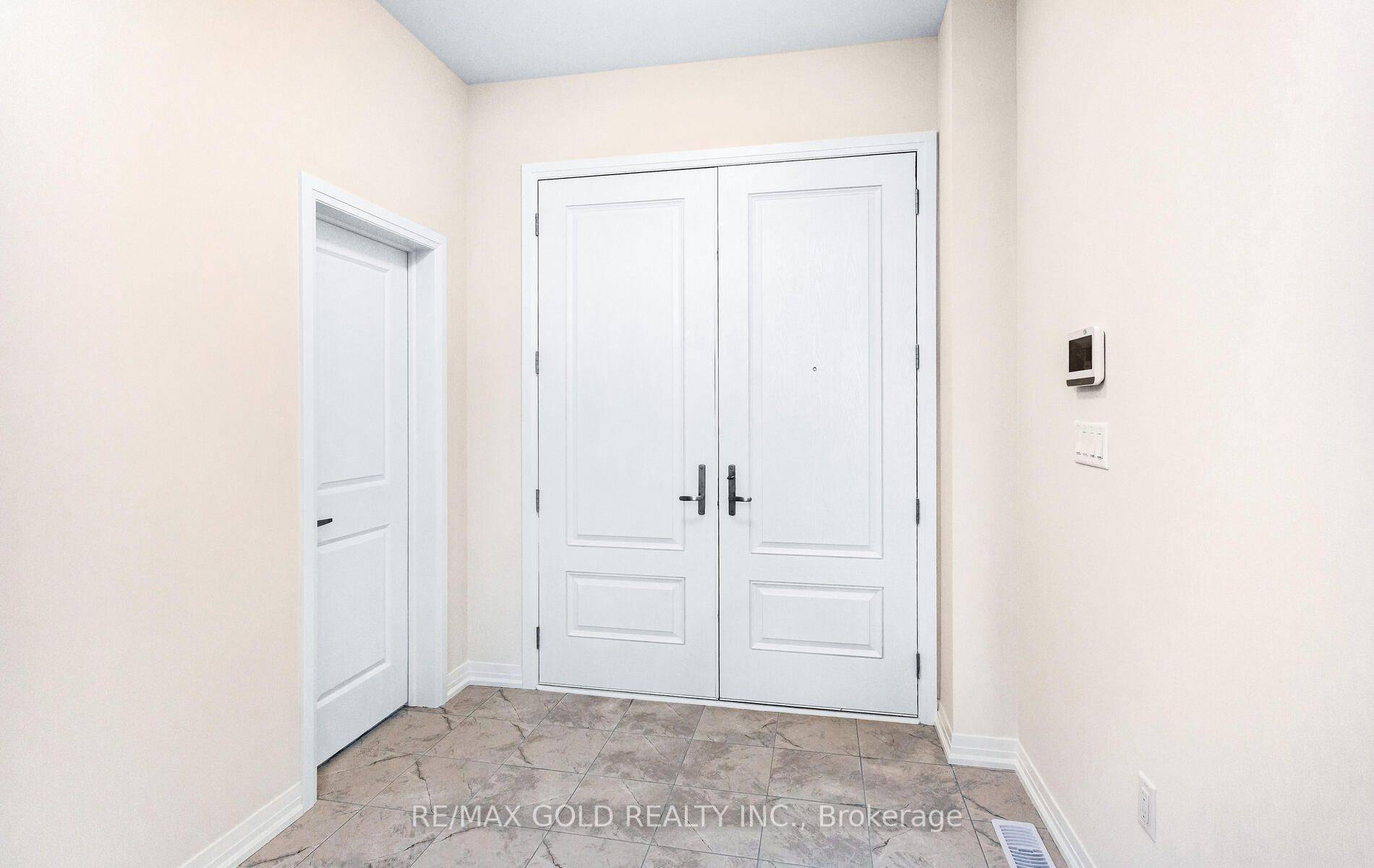 Brampton, ON L6P 4R7,8 Boswell DR