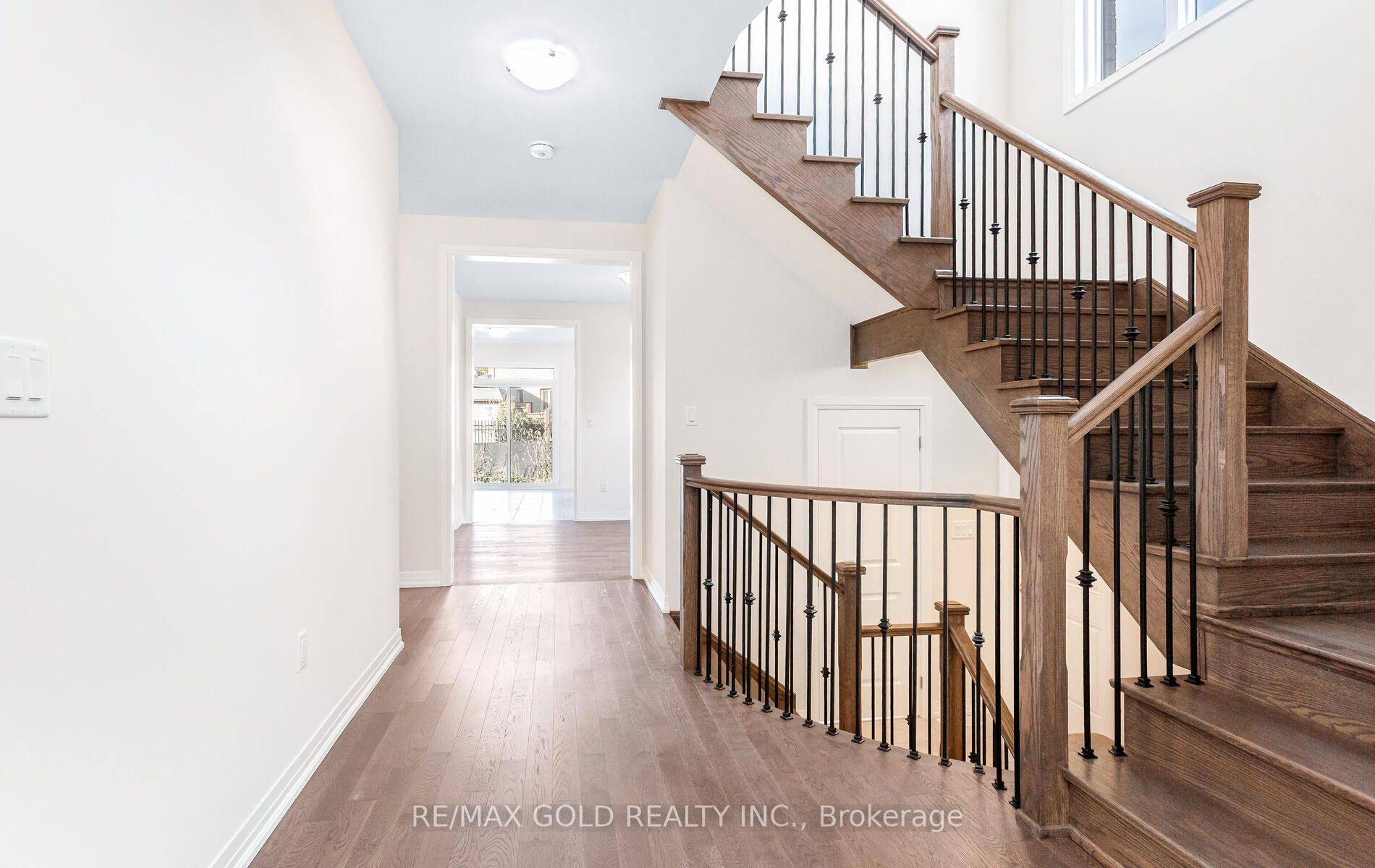 Brampton, ON L6P 4R7,8 Boswell DR