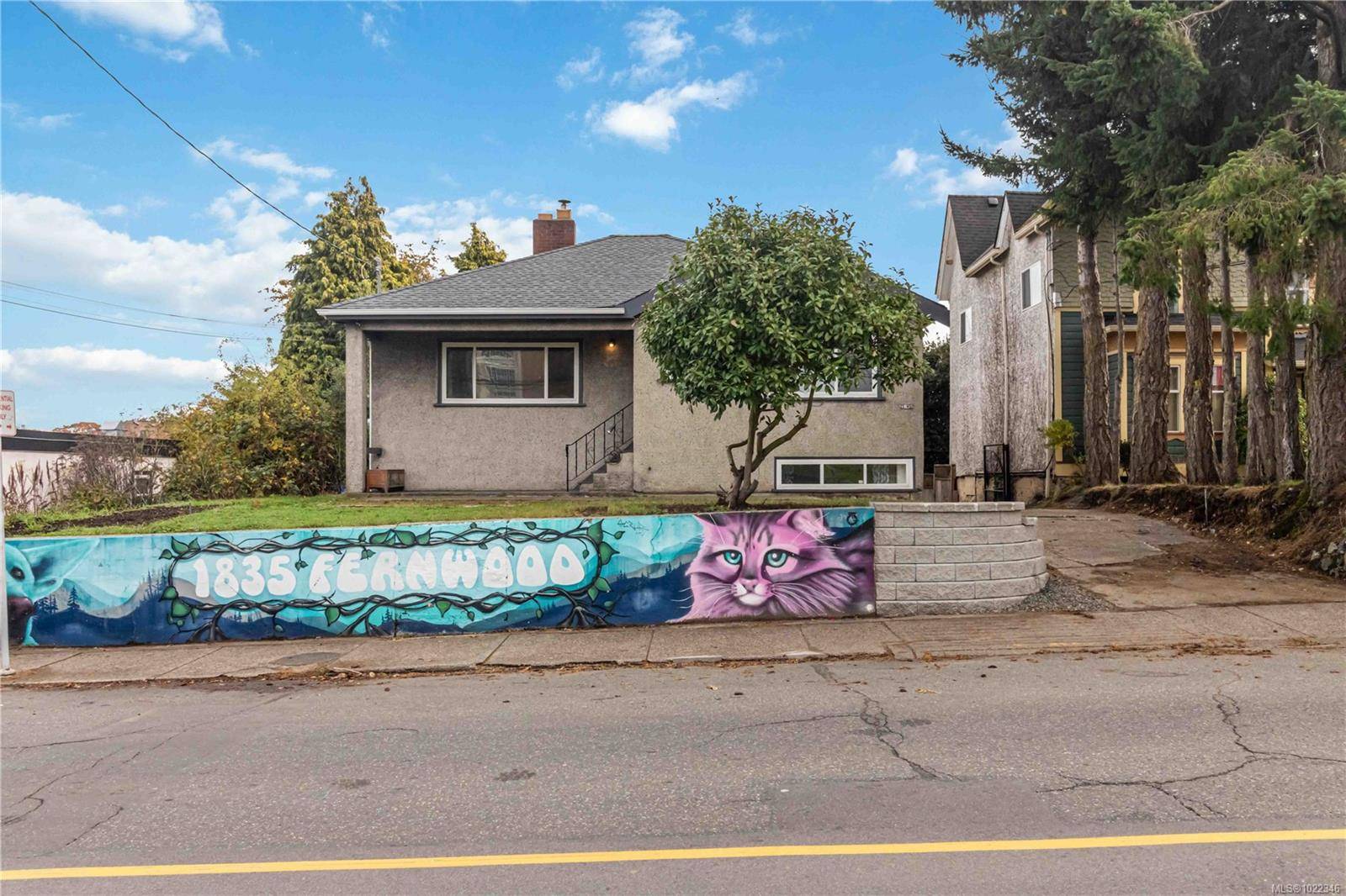 Victoria, BC V8T 2Y5,1835 Fernwood Rd