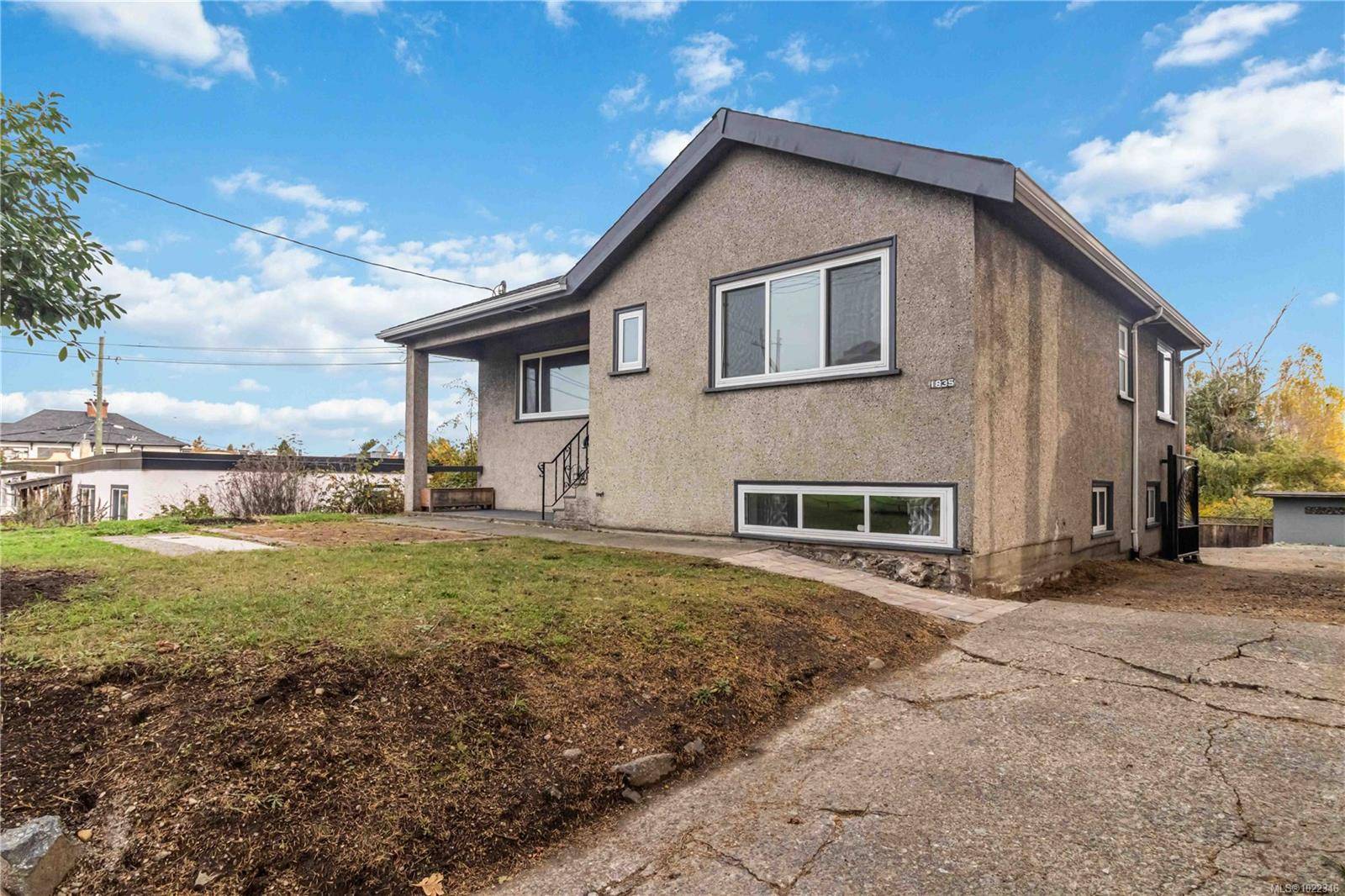 Victoria, BC V8T 2Y5,1835 Fernwood Rd