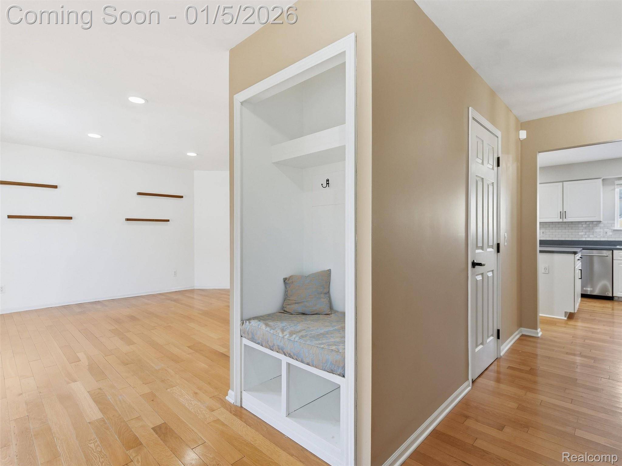 Waterford, MI 48329,2746 Riverside DR