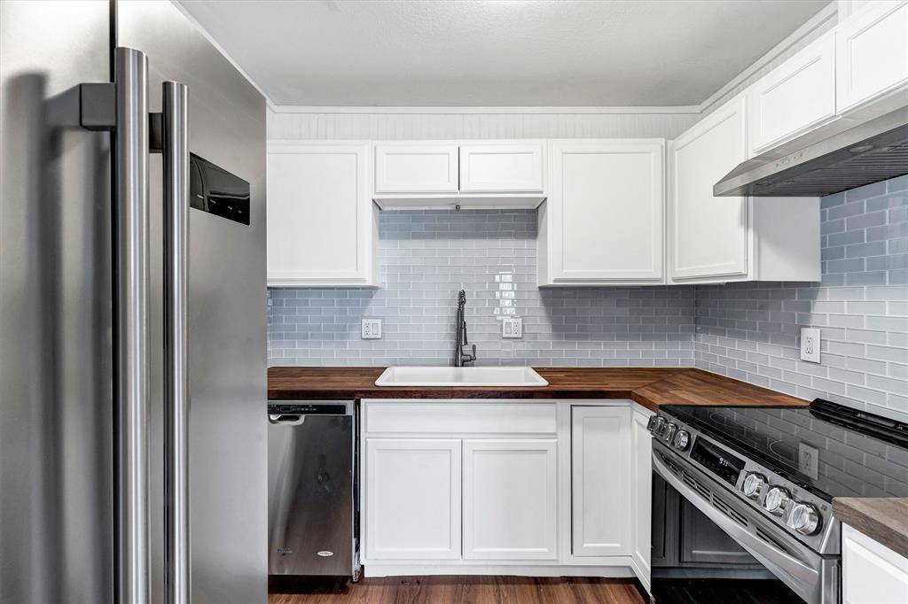 Granbury, TX 76048,907 W Bridge