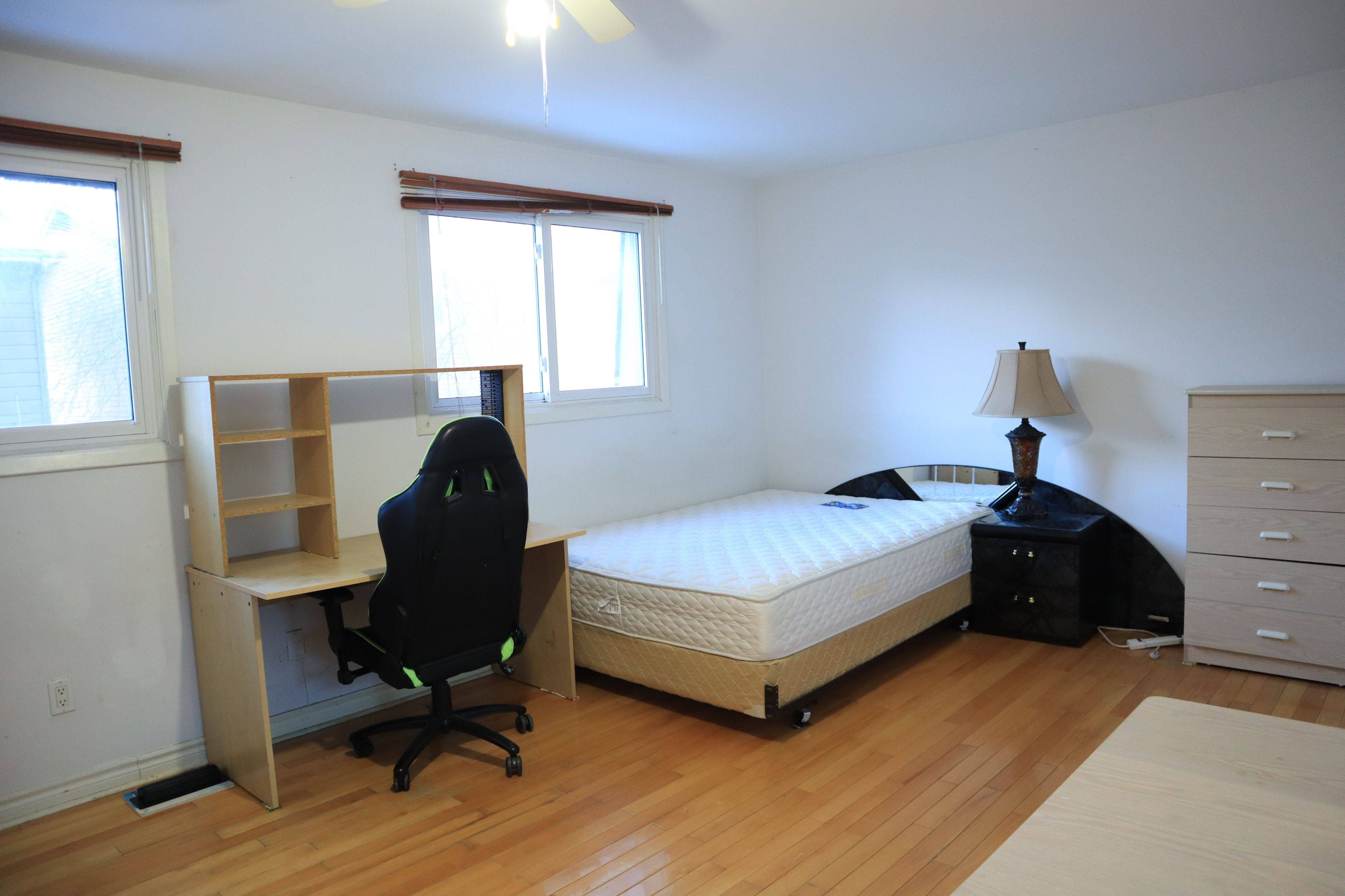 Toronto C15, ON M2J 4T8,19 Bards Walk WAY #Master Room