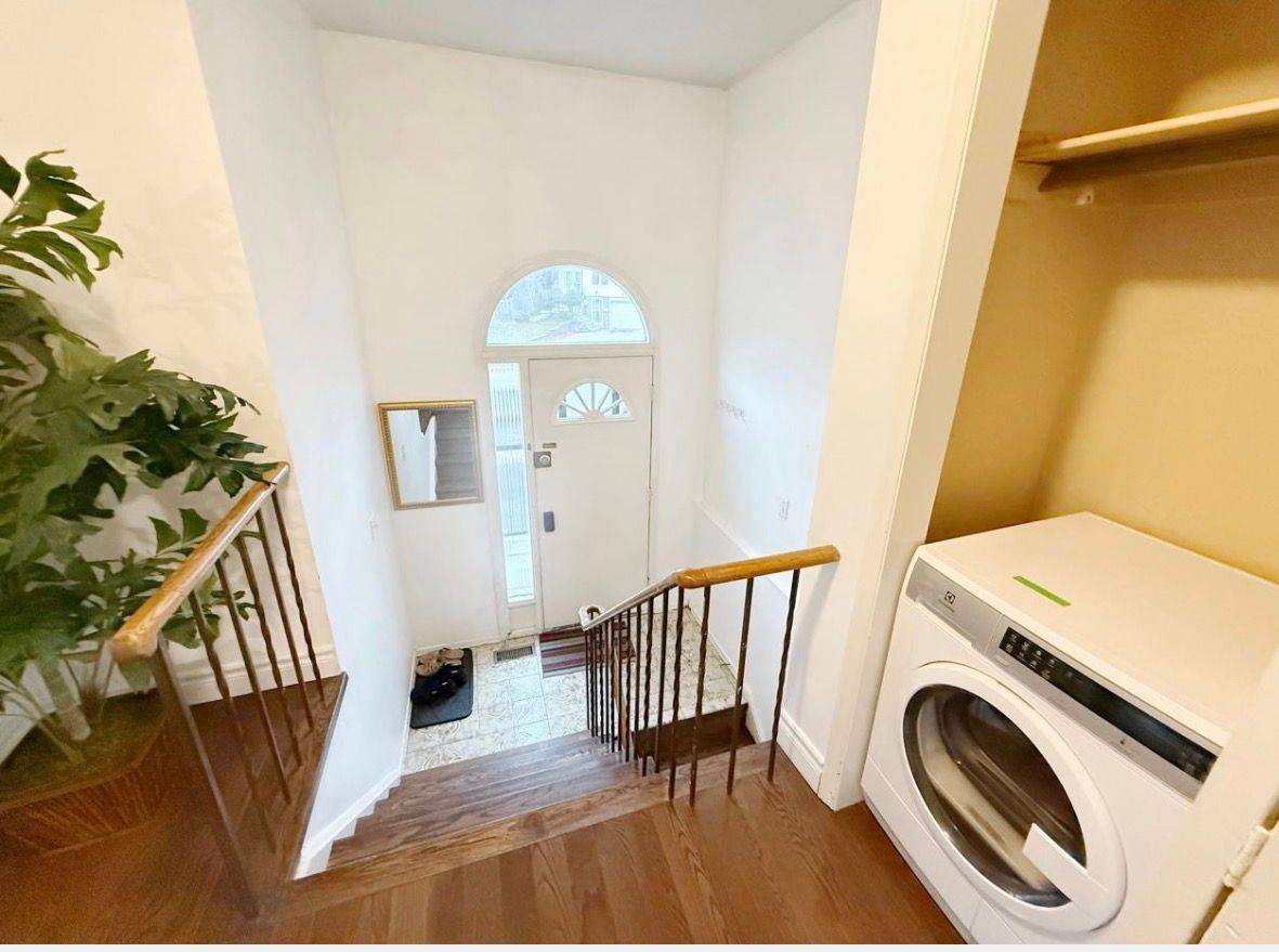 Toronto E05, ON M1W 3B5,101 Crayford DR